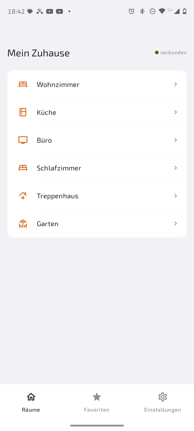 Raumübersicht der Smart Control App mit Wohnzimmer, Küche, Büro, Schlafzimmer, Treppenhaus und Garten
